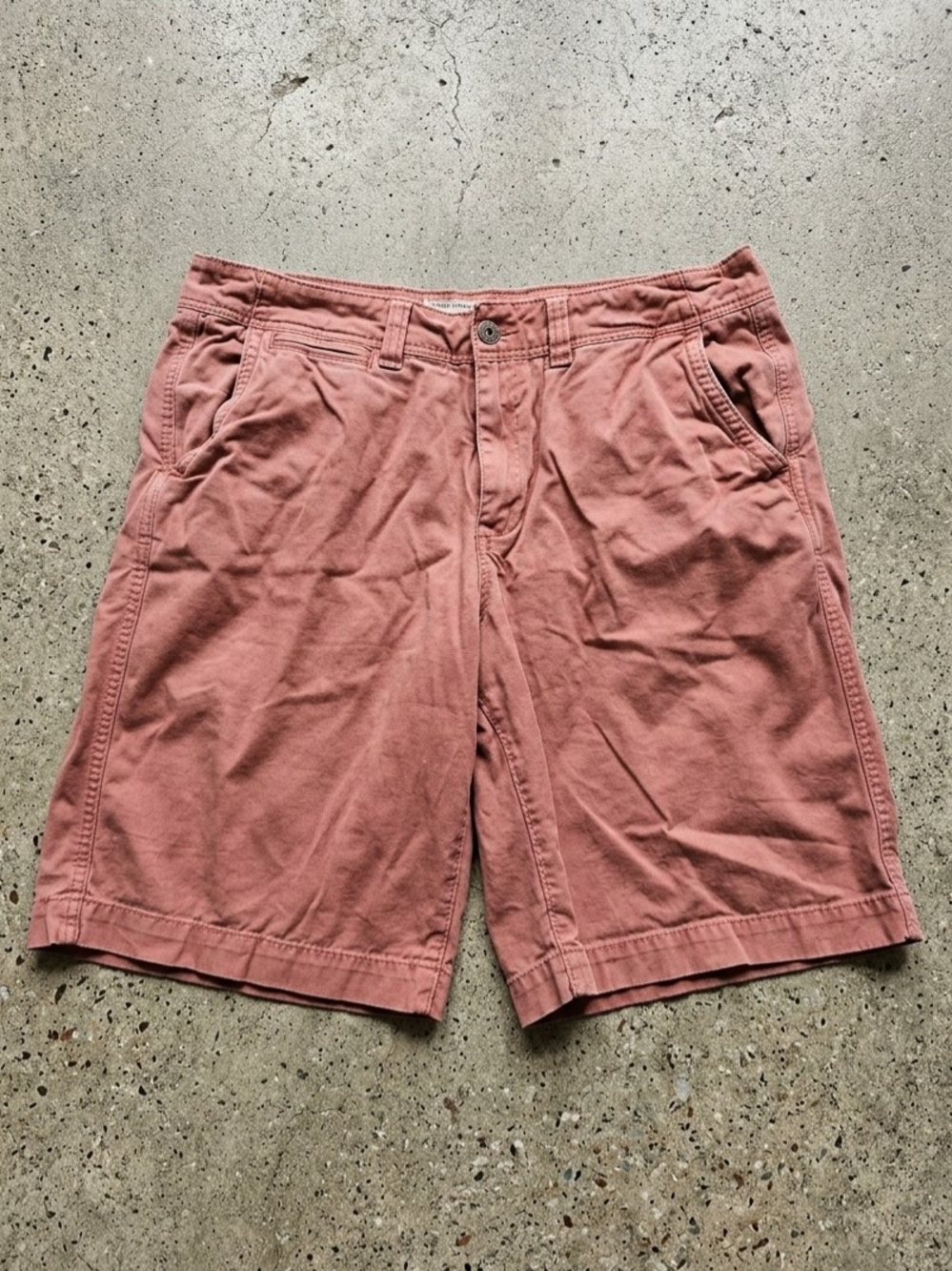 American Eagle Outfitters Men's Coral Flat-Front Shorts Size 34